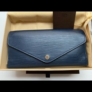Louis Vuitton Epi leather long wallet in navy blue - Authentic